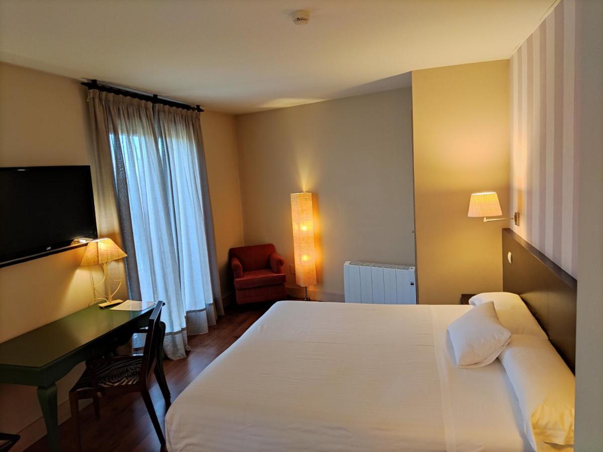 Hotel Puerta Del Arco Tudela de Duero Luaran gambar