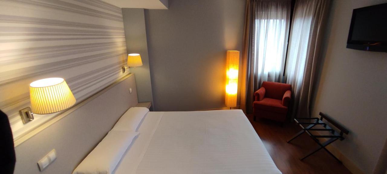 Hotel Puerta Del Arco Tudela de Duero Luaran gambar