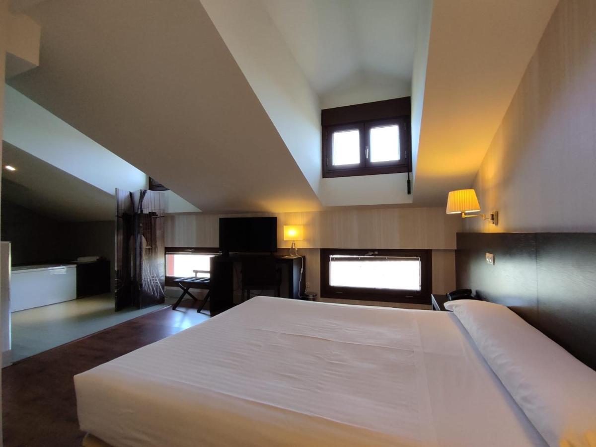 Hotel Puerta Del Arco Tudela de Duero Luaran gambar