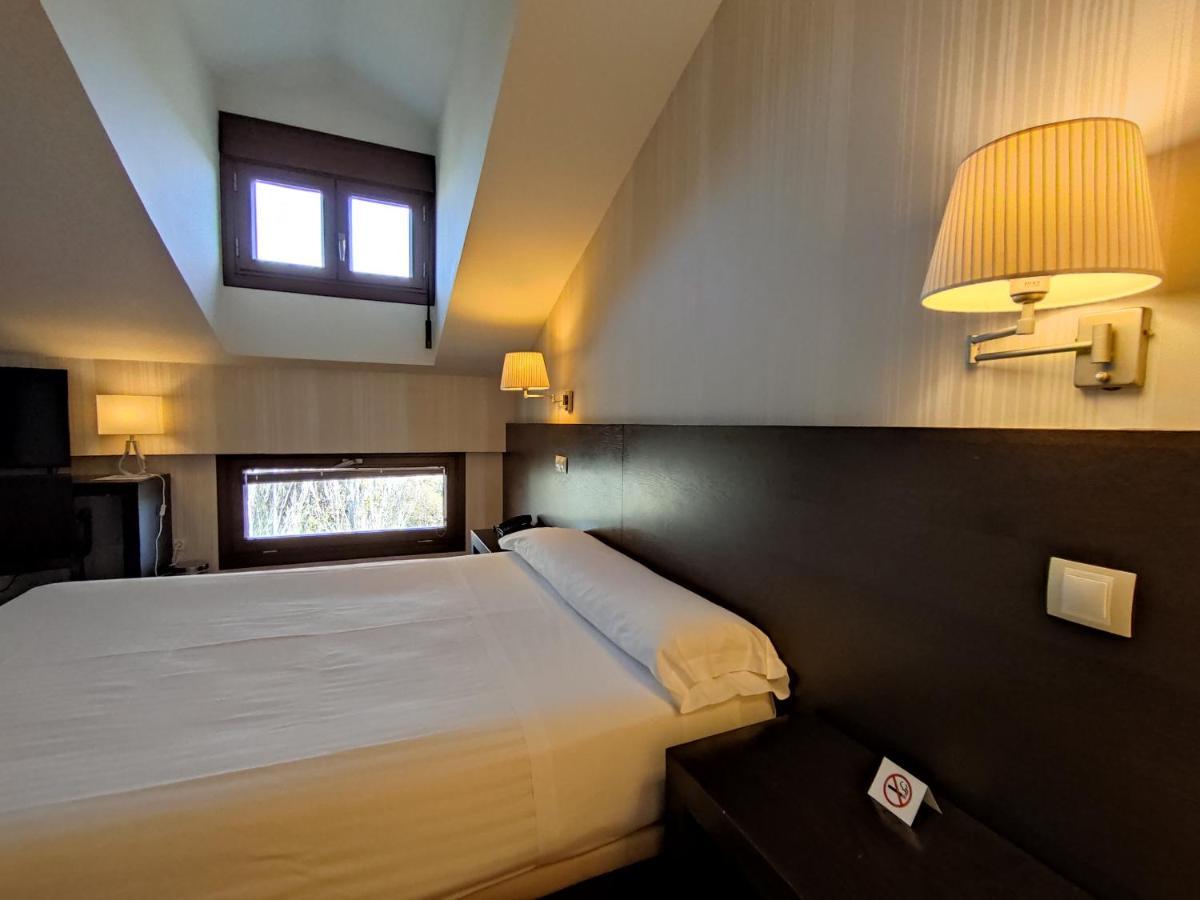 Hotel Puerta Del Arco Tudela de Duero Luaran gambar