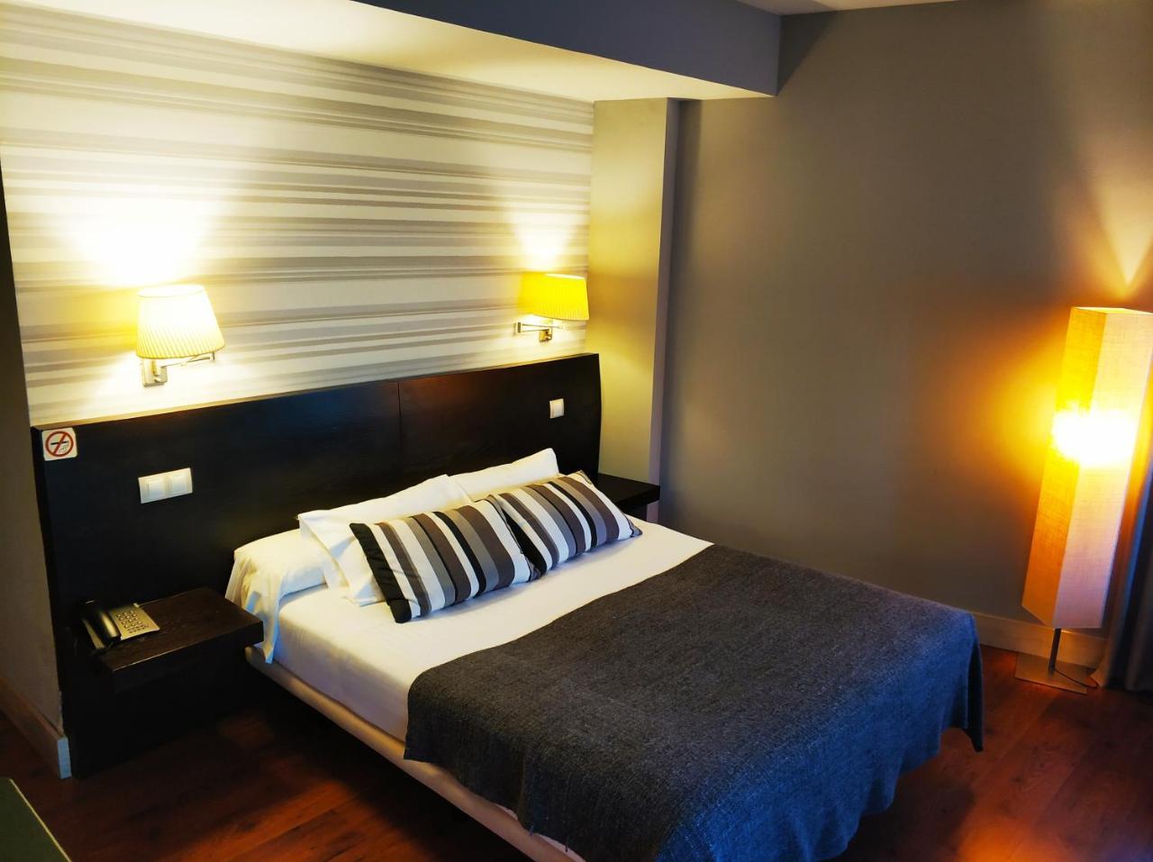 Hotel Puerta Del Arco Tudela de Duero Luaran gambar