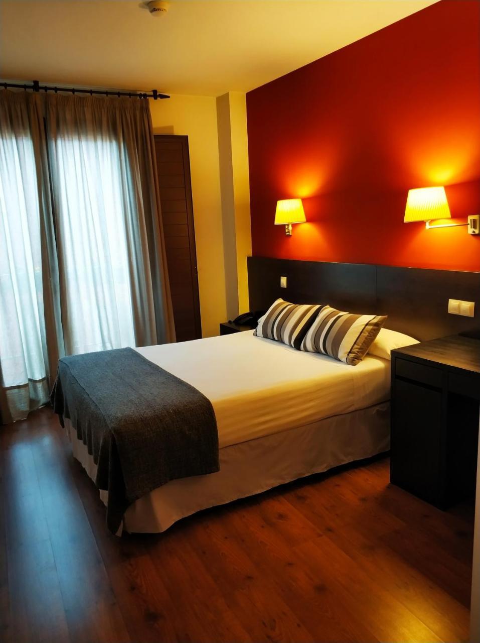 Hotel Puerta Del Arco Tudela de Duero Luaran gambar
