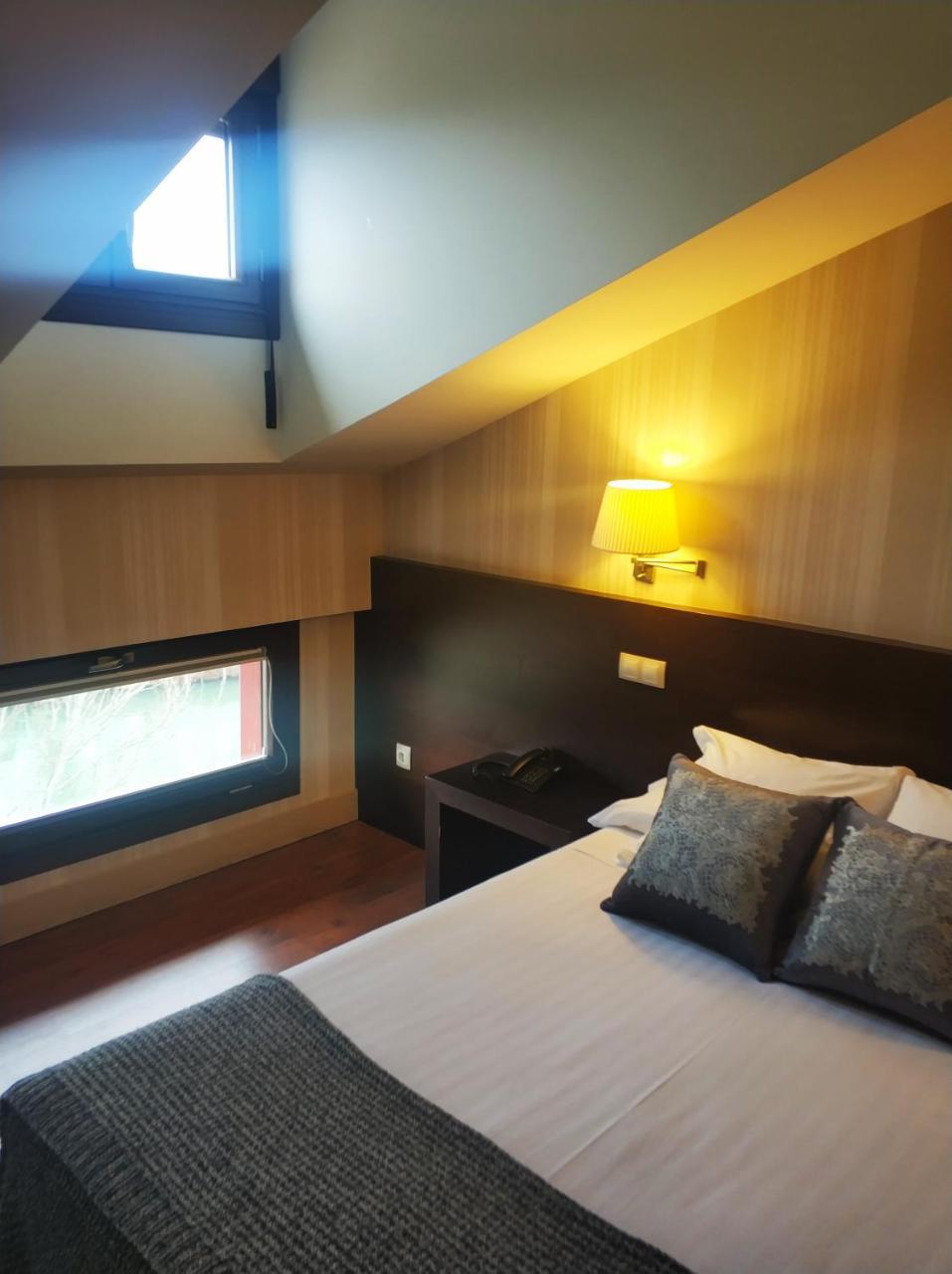 Hotel Puerta Del Arco Tudela de Duero Luaran gambar