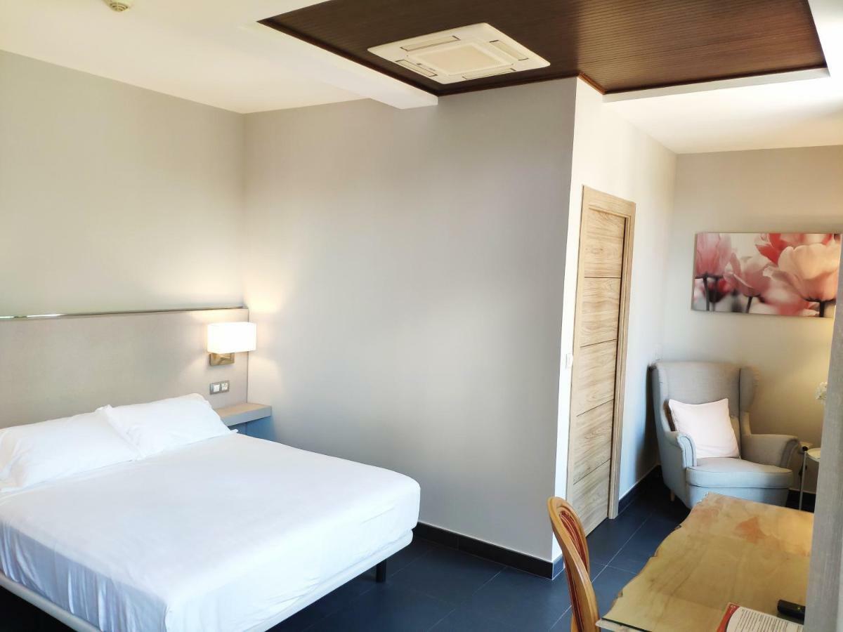 Hotel Puerta Del Arco Tudela de Duero Luaran gambar