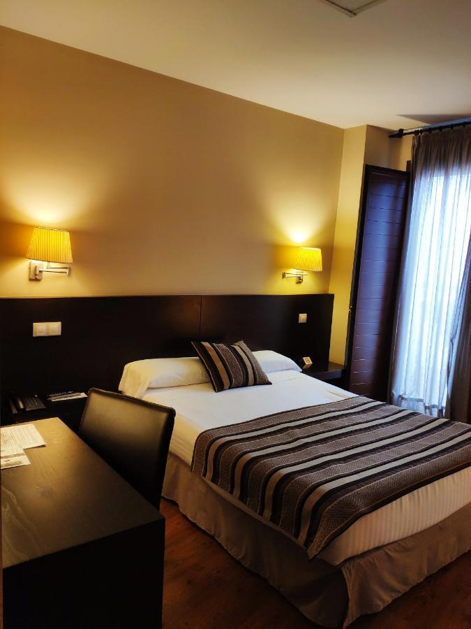 Hotel Puerta Del Arco Tudela de Duero Luaran gambar